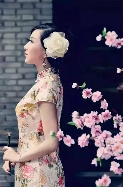 女子买旗袍怀疑买到寿衣女子购买旗袍疑心买到寿衣，解析与应对建议