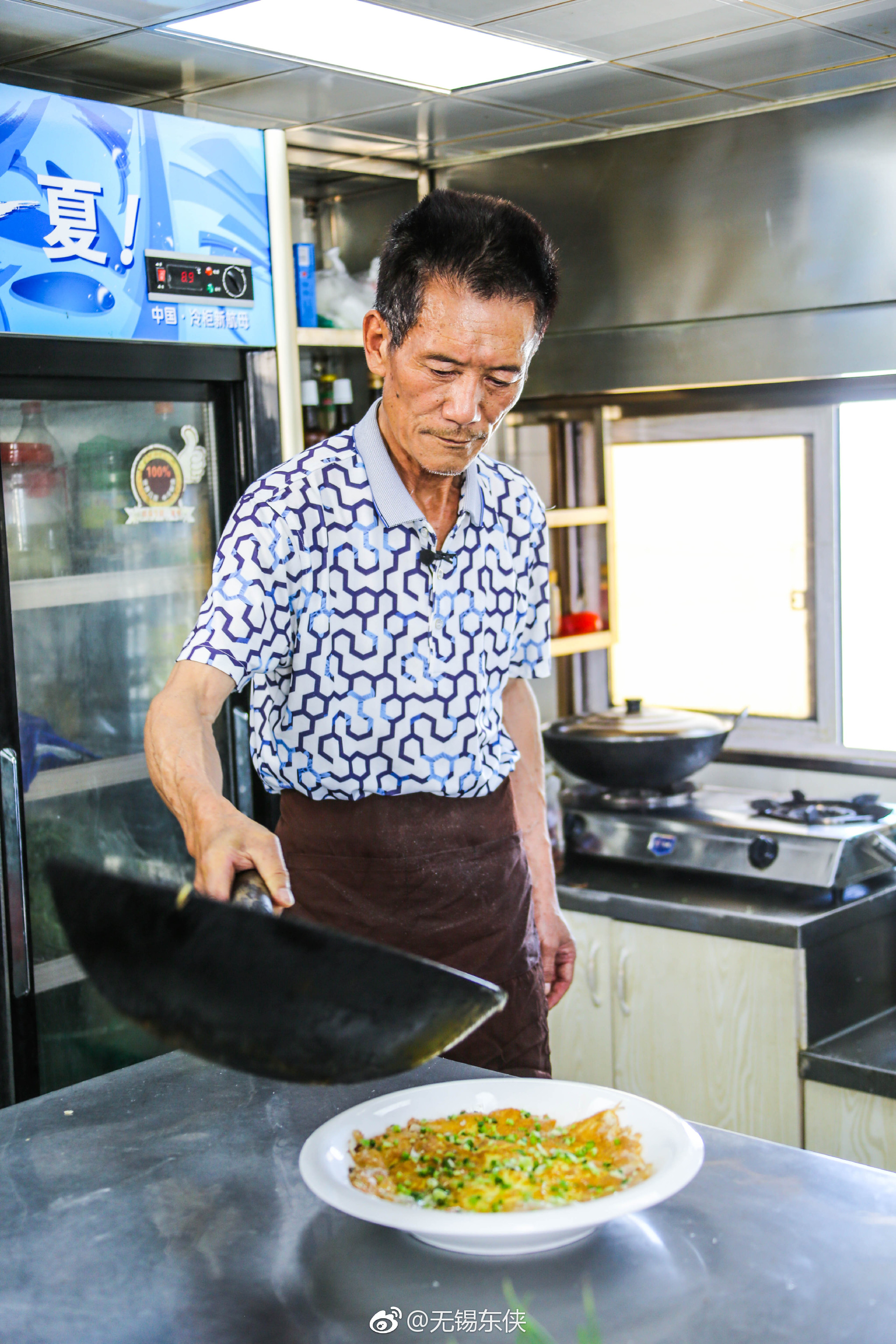80后大哥在船上做大厨月入2万元海上翱翔的厨师梦，一位80后大哥在船上做大厨月入两万元的故事