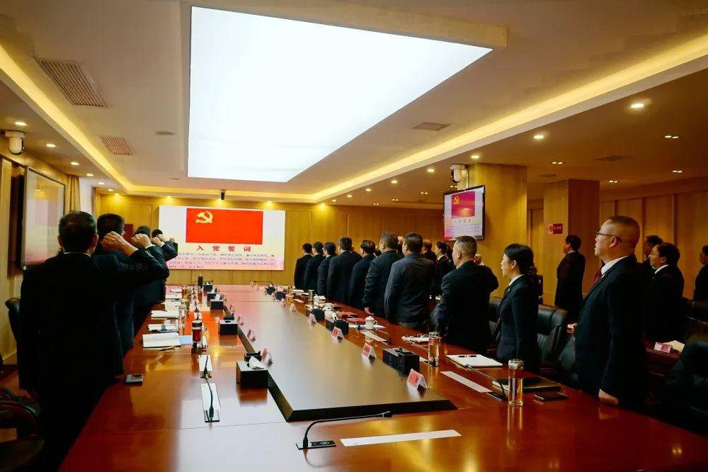 抗战老兵纪念品赠送致敬词致敬抗战老兵，珍贵纪念品背后的英勇传奇与民族精神